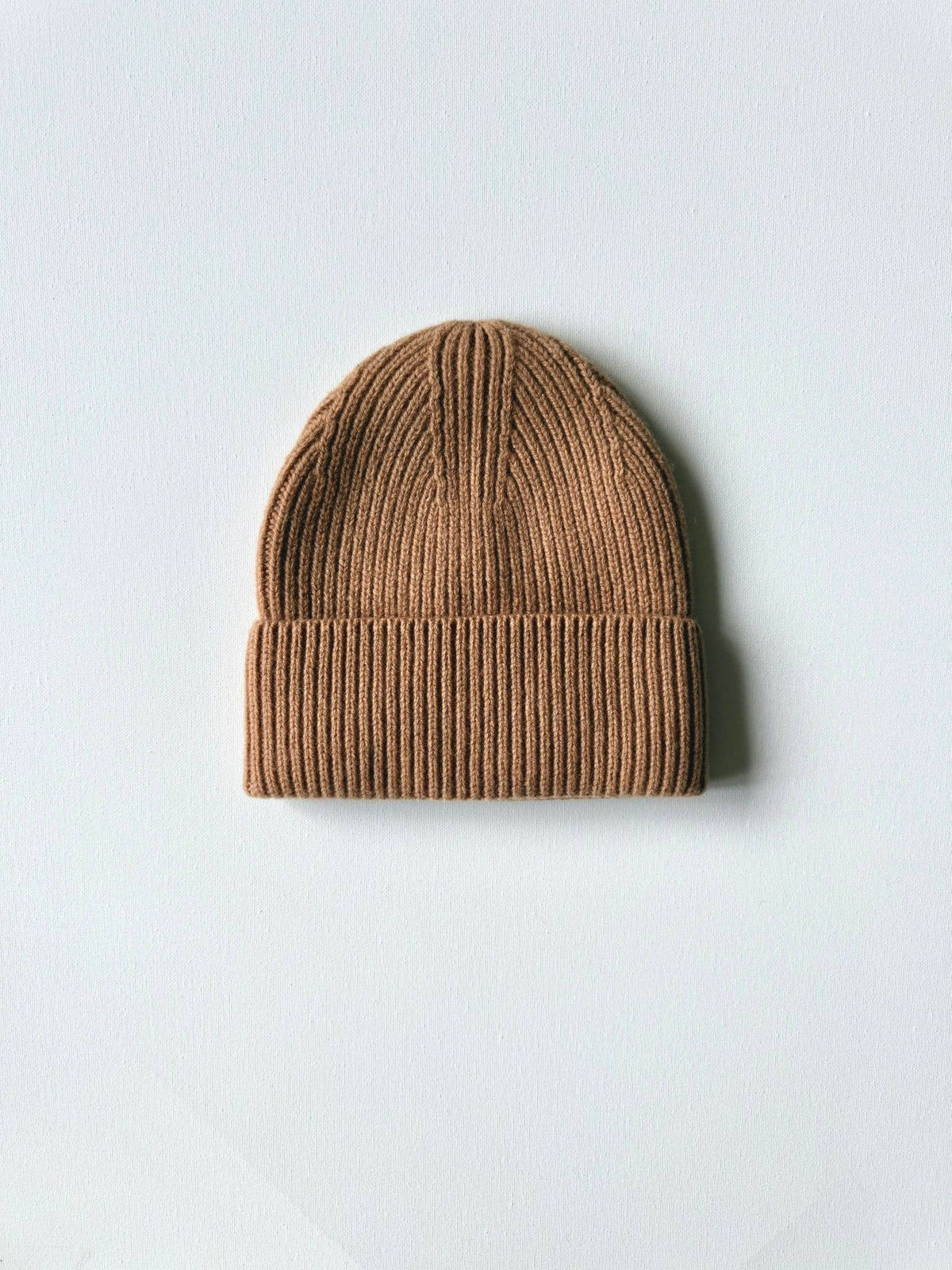MERINO WOOL EVERYDAY BEANIE: Camel