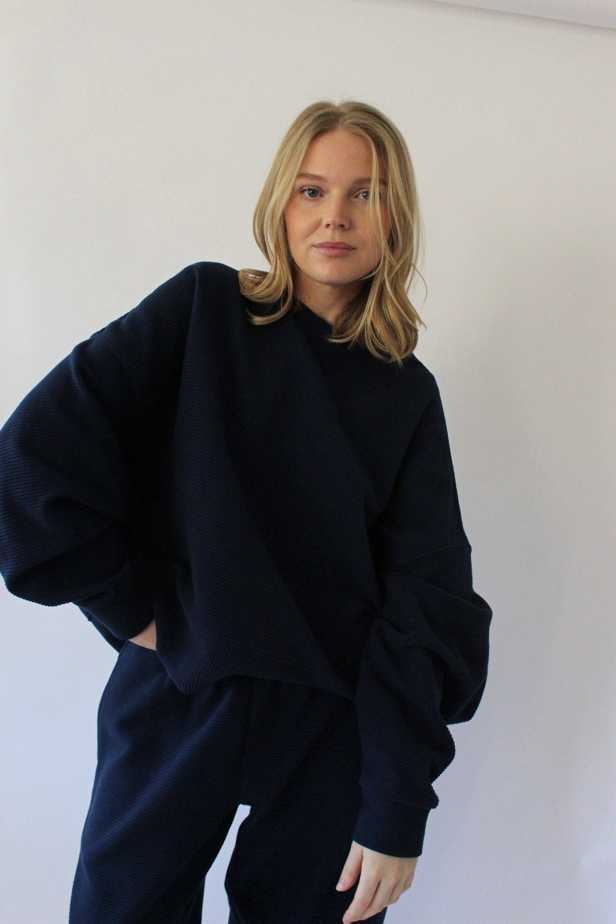 Margot Rippled Cotton Cropped Sweatshirt: Faded Black / O/S